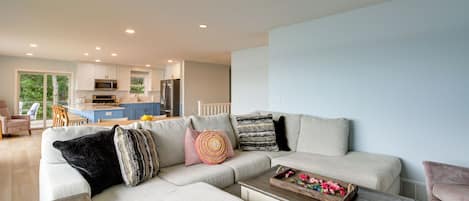 House (5 Bedrooms) | Interior