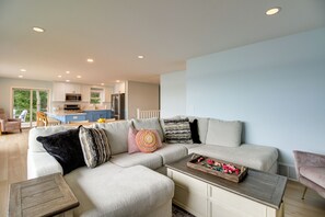 House (5 Bedrooms) | Interior