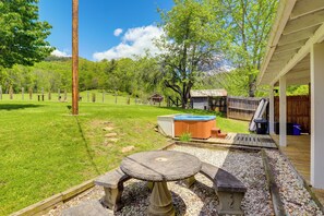 Interior - Mars Hill Vacation Rental w/ Hot Tub & Yard (Mars Hill)