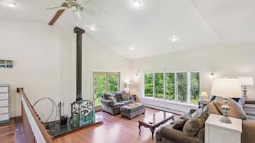 House (3 Bedrooms) | Front of property