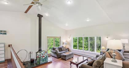 Charming & Scenic Gouldsboro Getaway w/ Patio!