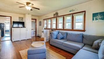 Cottage (2 Bedrooms) | Front of property