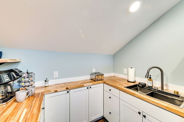 Interior - Old Forge Studio: Close to Lakes & Hiking Trails (Old Forge)