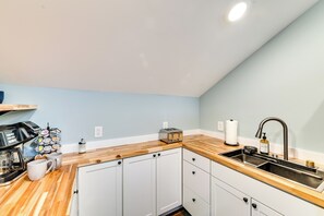 Apartment (0 Bedroom) | Interior - Old Forge Studio: Close to Lakes & Hiking Trails (Old Forge)