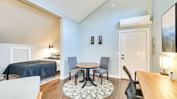 Apartment (0 Bedroom) | Interior