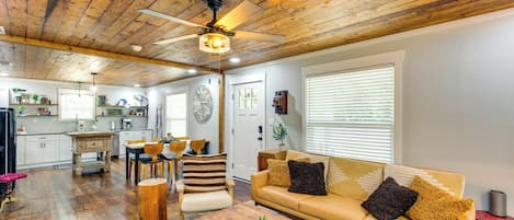 House (2 Bedrooms) | Interior