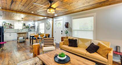 Lindale Vacation Rental w/ Deck & Grill!