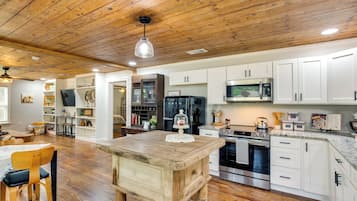 House (2 Bedrooms) | Interior