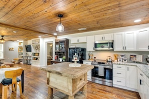 House (2 Bedrooms) | Interior