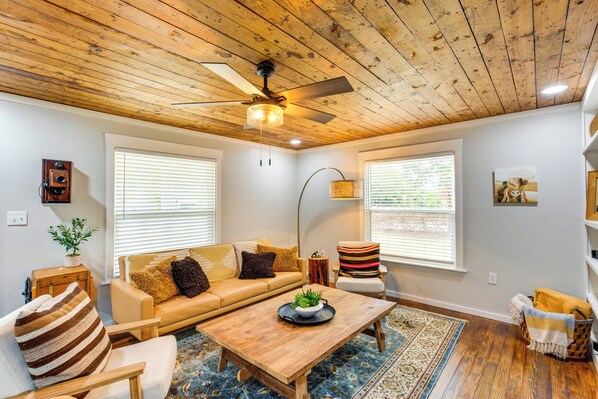 House (2 Bedrooms) | Interior