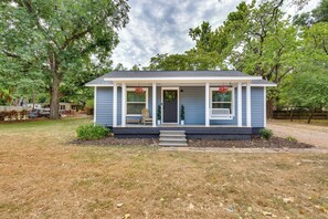 House (2 Bedrooms) | Interior - Lindale Vacation Rental w/ Deck & Grill! (Lindale)