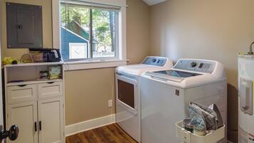 Cottage (2 Bedrooms) | Interior