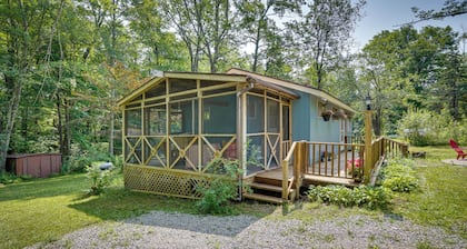 Cozy Becket Cottage Escape w/ Lake Access!