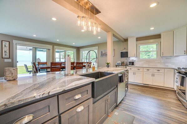 House (6 Bedrooms) | Interior