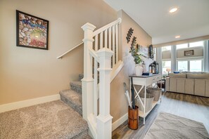 House (6 Bedrooms) | Interior