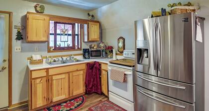 Cozy Country Cabin 4 Mi to Cave Run Lake!