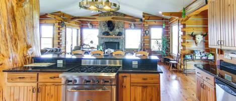 House (4 Bedrooms) | Interior