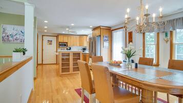 House (5 Bedrooms) | Interior