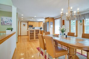 House (5 Bedrooms) | Interior