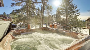 House (3 Bedrooms) | Outdoor spa tub