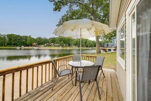 Outdoor dining - Lake Vacation Rental w/ Deck & Gas Grill! (Lake)