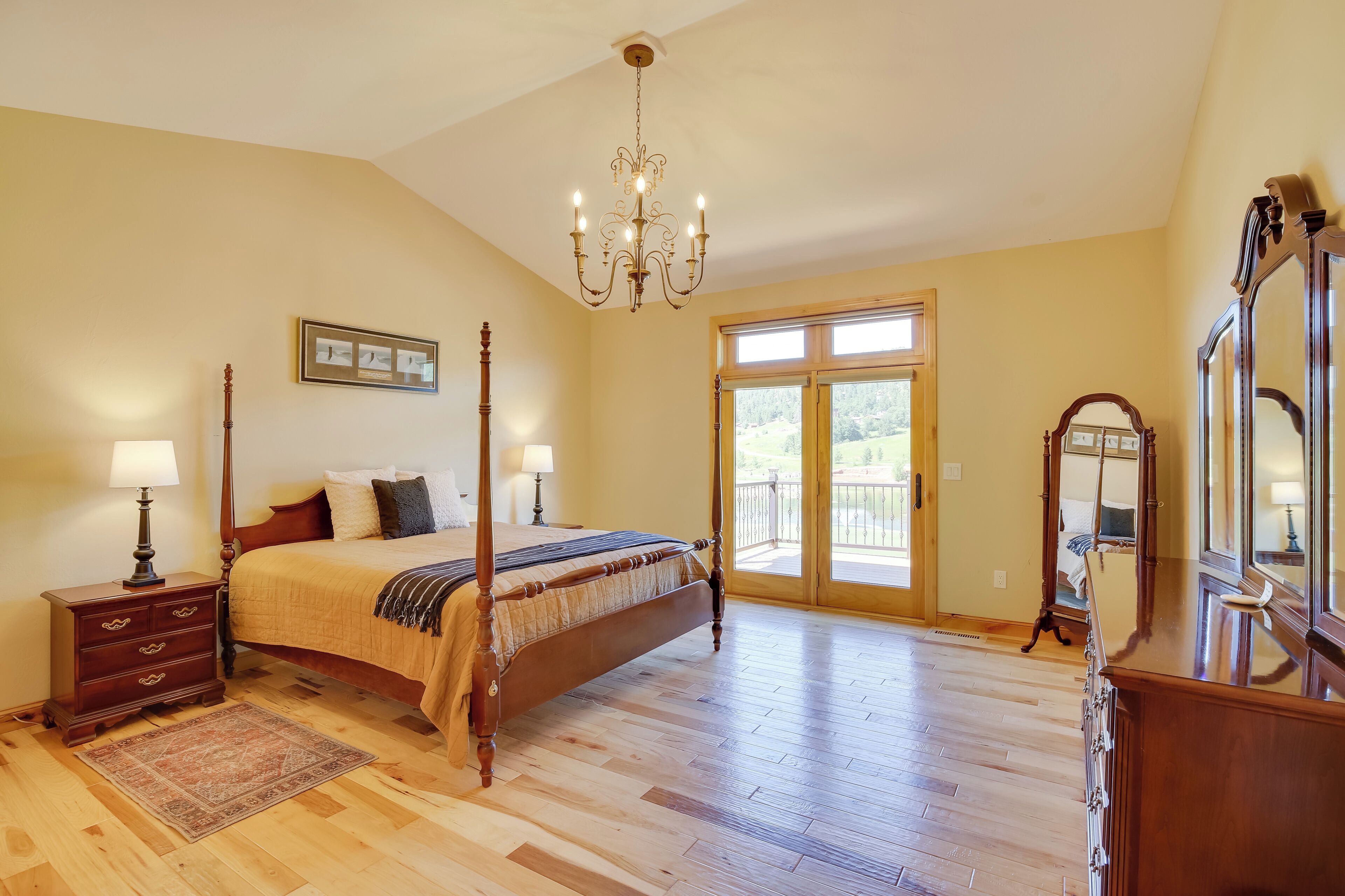 House (5 Bedrooms) | Interior