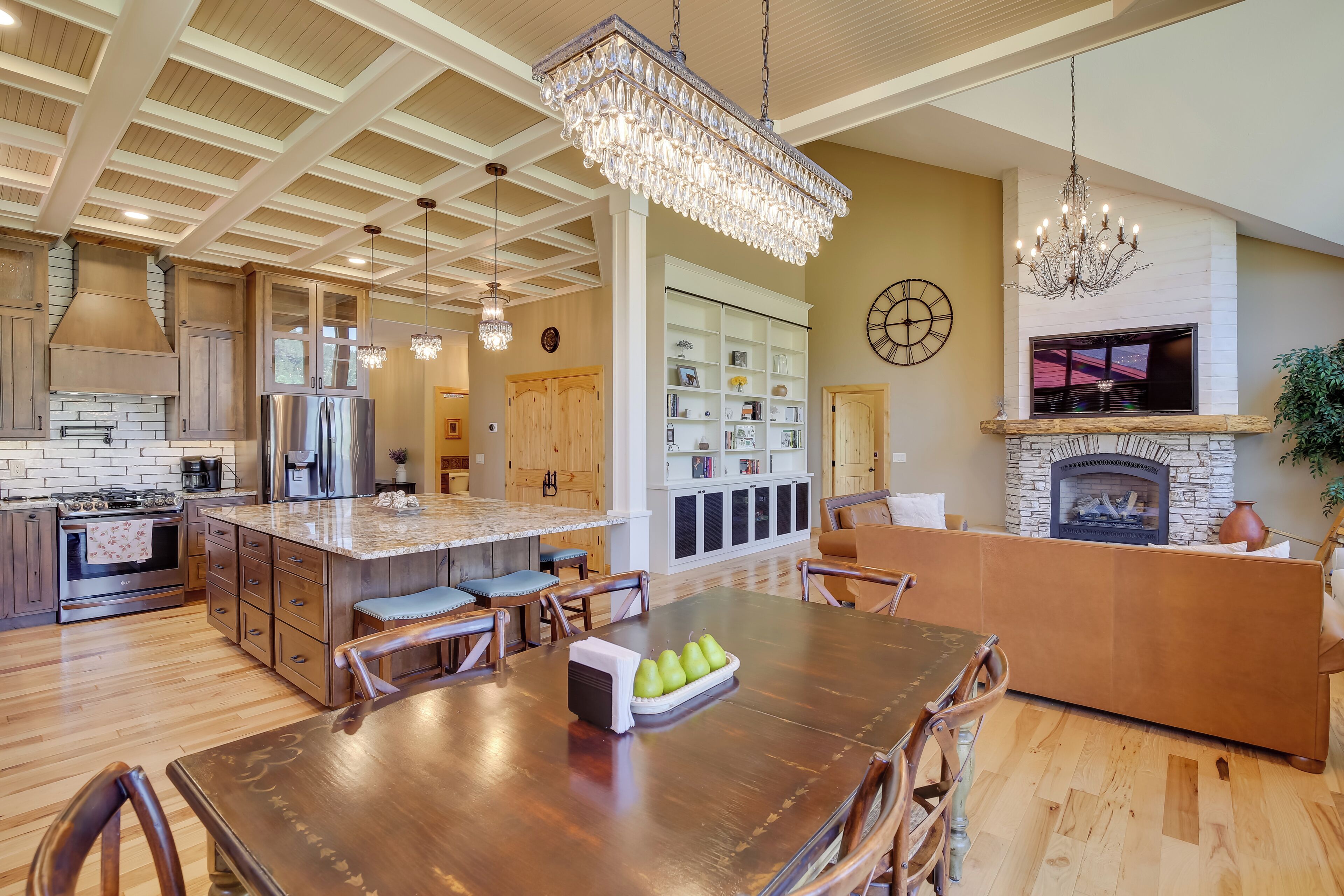 House (5 Bedrooms) | Interior