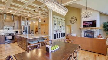 House (5 Bedrooms) | Interior