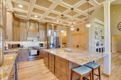 Hot Tub + Golf Course Views: Luxe Sturgis Home!