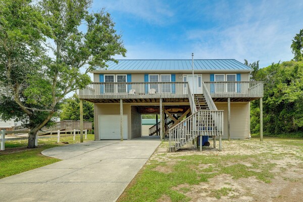 Coastal Emerald Isle Retreat W/ Deck & Grill! - Cedar Point, NC