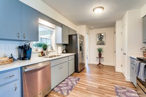 Mikrowelle, Ofen, Herdplatte, Geschirrspüler