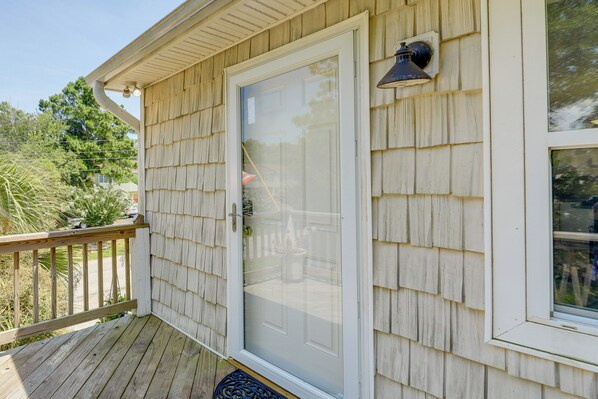 House (3 Bedrooms) | Interior - Charming Emerald Isle Escape < 1 Mi to Beach! (Emerald Isle)