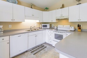 House (3 Bedrooms) | Interior - Charming Emerald Isle Escape < 1 Mi to Beach! (Emerald Isle)