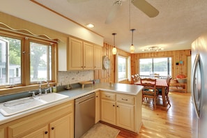 House (4 Bedrooms) | Interior
