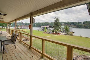 House (6 Bedrooms) | Interior - Waterfront Hot Springs Home: 19 Mi to Natl Park! (Hot Springs)