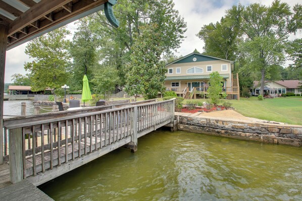 House (6 Bedrooms) | Interior - Waterfront Hot Springs Home: 19 Mi to Natl Park! (Hot Springs)