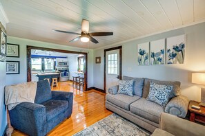 House (2 Bedrooms) | Interior