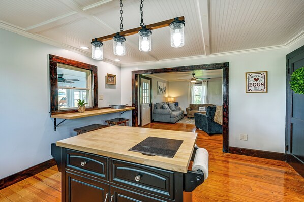 House (2 Bedrooms) | Interior