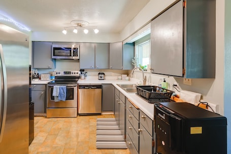 House (3 Bedrooms) | Interior