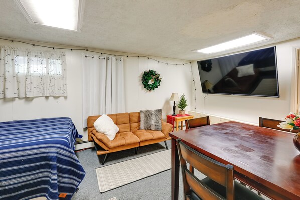 Apartment (0 Bedroom) | Interior - 5 Mi to Museum of the North: Studio w/ Yard! (Fairbanks)