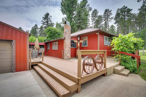Rustic Sturgis Cabin Rental in Black Hills Forest!