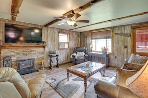 House (3 Bedrooms) | Interior - Rustic Sturgis Cabin Rental in Black Hills Forest! (Sturgis)