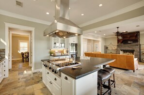 House (4 Bedrooms) | Interior