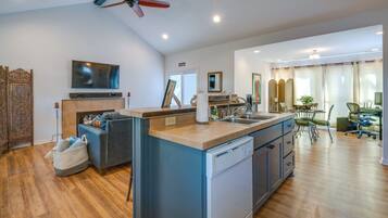 House (2 Bedrooms) | Interior