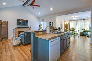 House (2 Bedrooms) | Interior