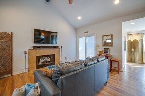 House (2 Bedrooms) | Interior - Pottsboro Vacation Rental - Walk to Lake Texoma! (Pottsboro)