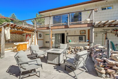 Sustainable Sanctuary: Rattlesnake Valley Retreat