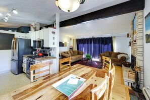 House (4 Bedrooms) | Interior - Sustainable Sanctuary: Rattlesnake Valley Retreat (Missoula)