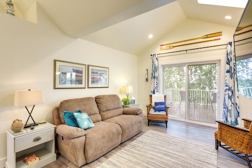 Sheboygan Getaway w/ Deck + On-site Lake Access!