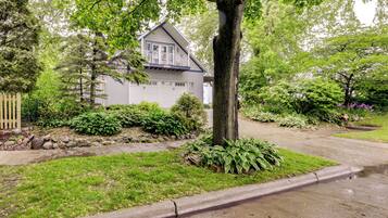 Apartment (2 Bedrooms) | Front of property